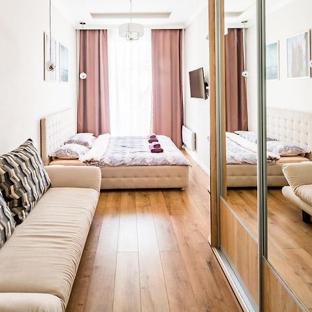Квартира В Центрі З Дизайнерським Ремонтом Lviv Extérieur photo
