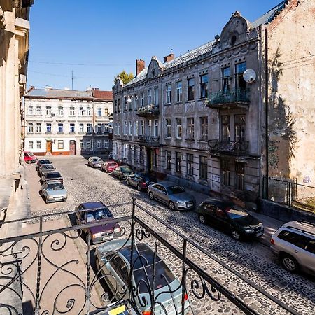 Квартира В Центрі З Дизайнерським Ремонтом Lviv Extérieur photo