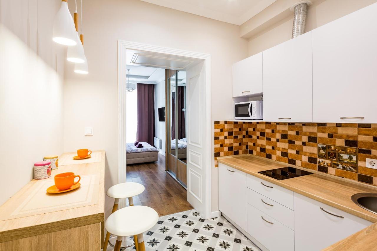 Квартира В Центрі З Дизайнерським Ремонтом Lviv Extérieur photo