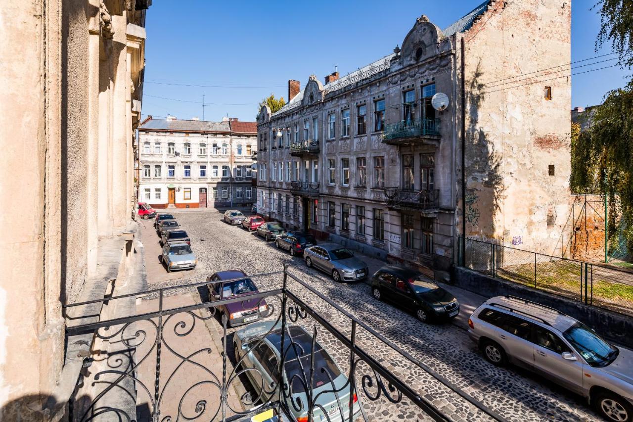 Квартира В Центрі З Дизайнерським Ремонтом Lviv Extérieur photo